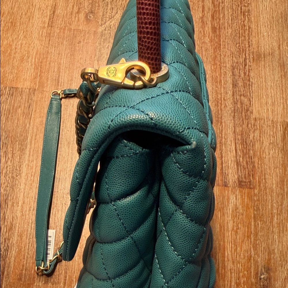 Chic Green Quilted Handbag - Picture 6 of 12
